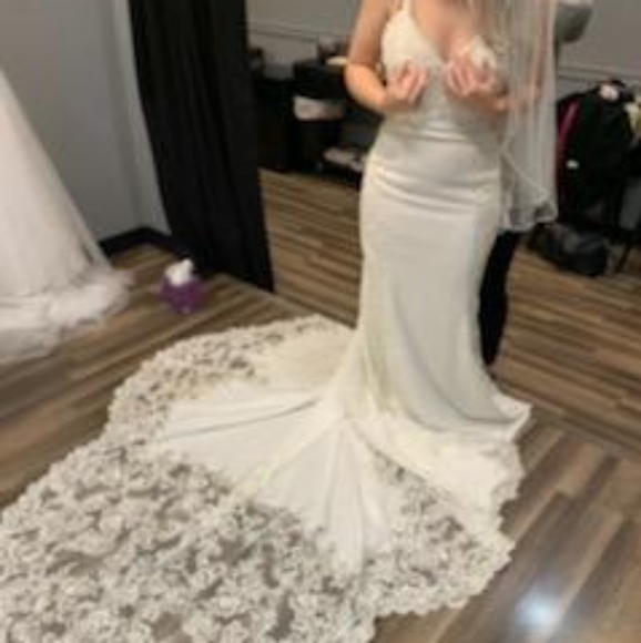 Brand new, never worn ,wedding dress - Picture 4 of 11